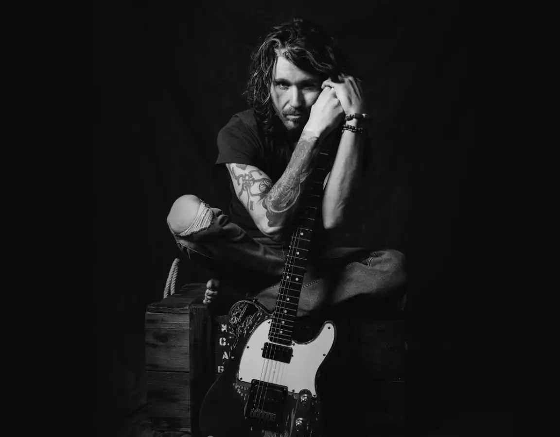 Dom Martin (UK)