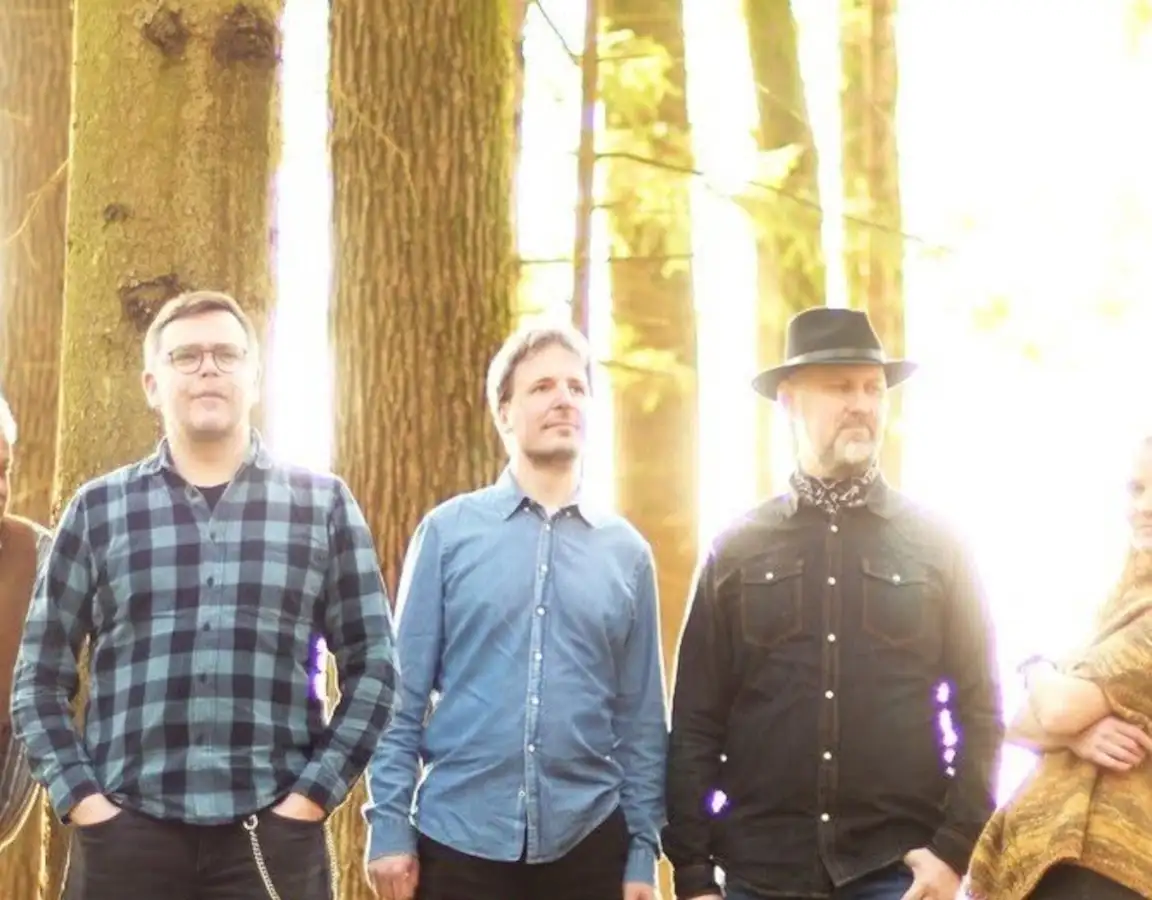 THE DREAMS (SL) / BROTHER BUFFALO (US/GB/IT/AT)